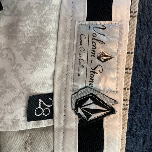 Volcom shorts - Picture 4 of 13